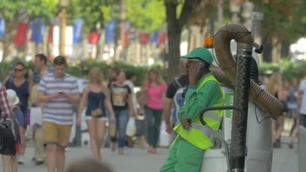 Trabajador Sanitario Hablando Por Teléfono — Vídeos de Stock