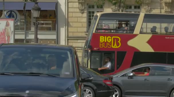 Autobus Wycieczkowy Avenue Des Champs Elysees — Wideo stockowe