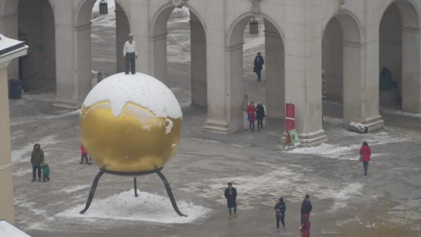 金球在Kapiteplatz的高角度 — 图库视频影像