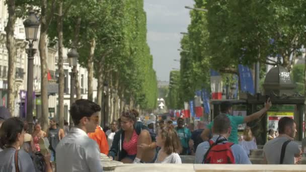Crowd Avenue Des Champs Elysee Paris — стокове відео