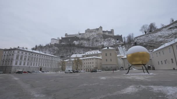 寒冬的卡普利特广场和萨尔茨堡要塞 — 图库视频影像