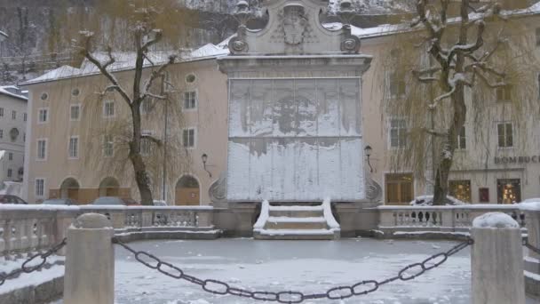 Kapitelbrunnen Und Festung Salzburg Umgebaut — Stockvideo