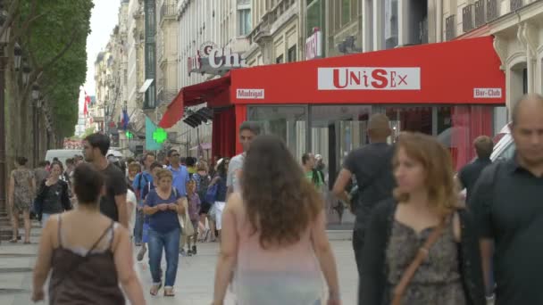 Crowded Avenue Des Champs Elysees — Stock video