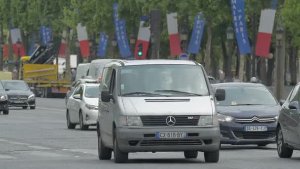 Trafic Sur Avenue Des Champs Elysées — Video