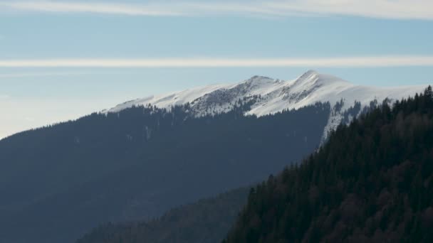 Landschap Van Een Bergtop Bedekt Met Sneeuw — Stockvideo