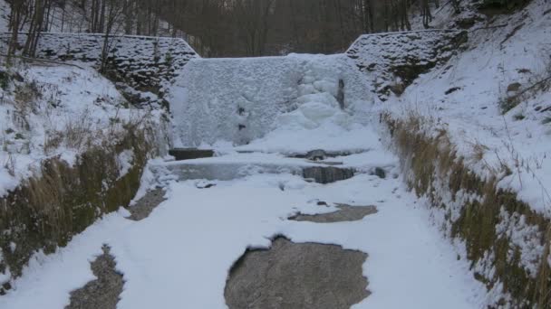 Río Congelado Día Invierno — Vídeos de Stock