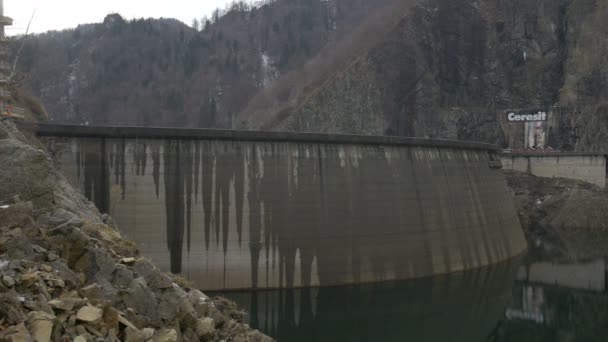 Vidraru Dam Roménia Nas Montanhas — Vídeo de Stock