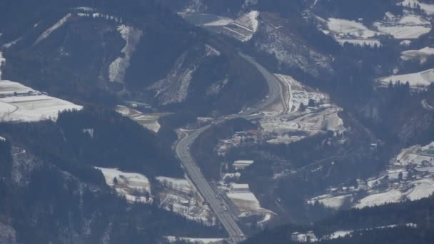 Vue Inclinée Une Route Des Montagnes — Video