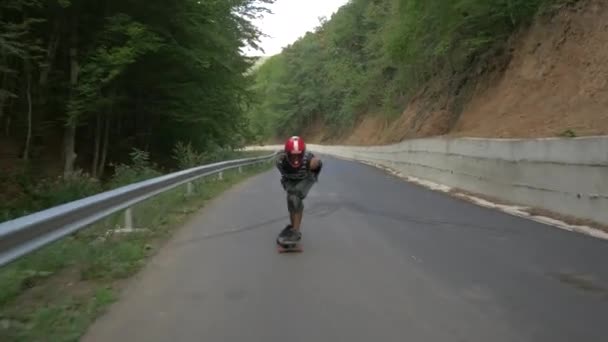 Longboarder Montar Con Velocidad — Vídeos de Stock