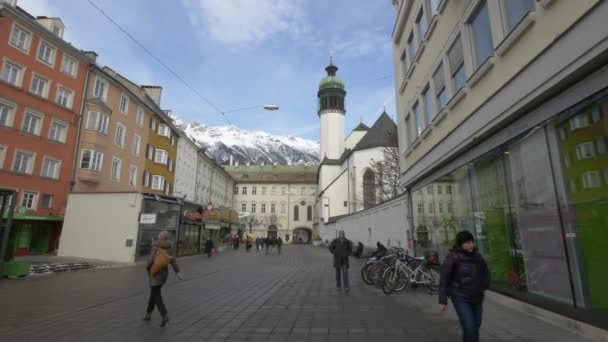 Mensen Die Burggraben Innsbruck Lopen — Stockvideo
