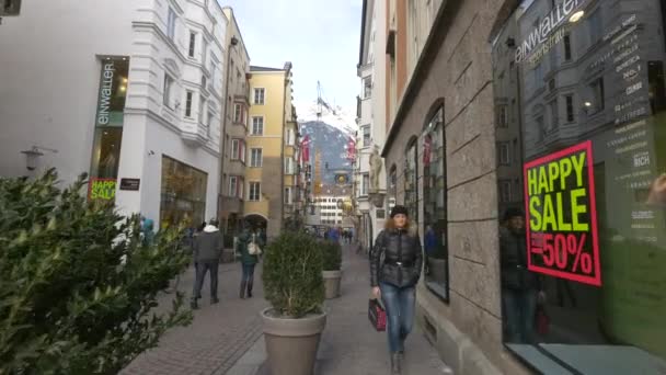 Herzog Friedrich Caddesi Innsbruck — Stok video