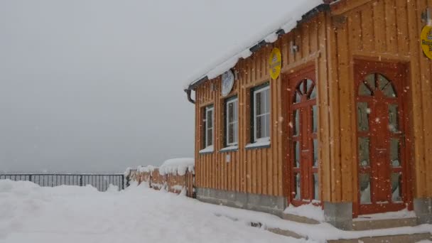 Nevicate Uno Chalet — Video Stock