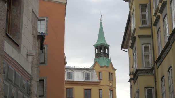 Torre Edificio Amarillo Innsbruck — Vídeo de stock