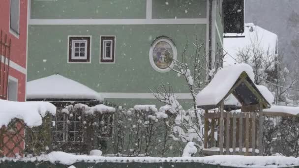 冬の日に見られる家 — ストック動画