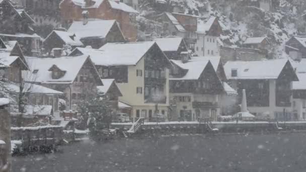 Σπίτια Στο Hallstatt Κατά Χιονόπτωση — Αρχείο Βίντεο
