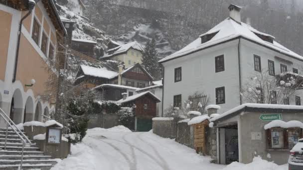 Casas Durante Uma Queda Neve Hallstatt — Vídeo de Stock