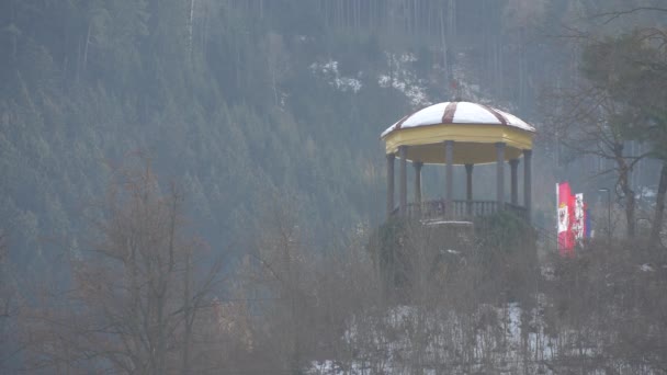 Pavilhão Perto Uma Floresta — Vídeo de Stock