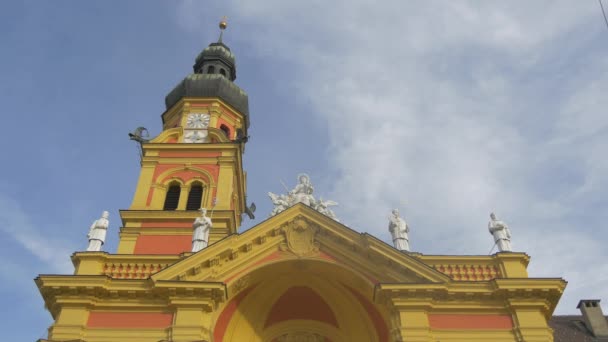Der Glockenturm Von Stift Wilten Innsbruck — Stockvideo