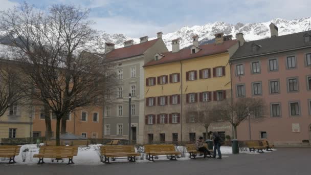 Άνθρωποι Στο Domplatz Innsbruck — Αρχείο Βίντεο