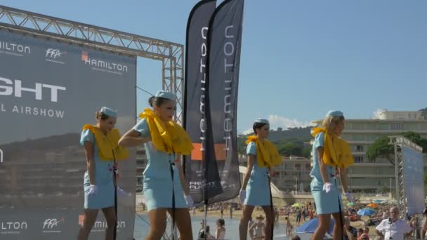 Assistentes Bordo Dançando Sainte Maxime — Vídeo de Stock