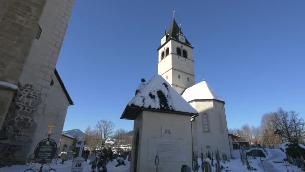 Kościół Matki Bożej Cmentarz Kitzbhel — Wideo stockowe