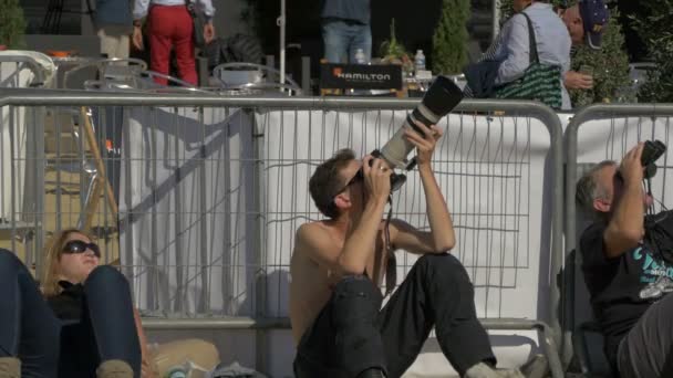 Footage Man Taking Pictures — kuvapankkivideo
