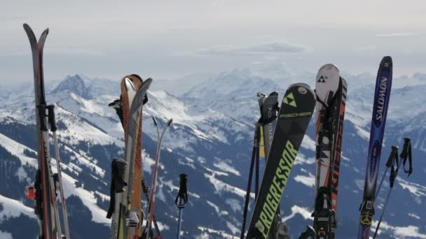 Esquís Montañas Vista — Vídeo de stock