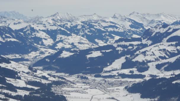 Krajobraz Gór Otaczających Kitzbuhel — Wideo stockowe