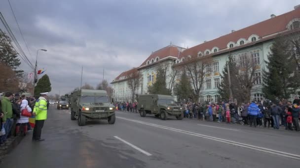 Vehículos Militares Desfile Del Día Nacional Alba Iulia — Vídeos de Stock