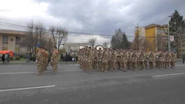 Soldados Descansando Desfile Del Día Nacional Alba Iulia — Vídeo de stock