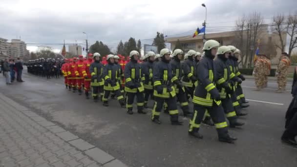 Bomberos Desfile Del Día Nacional Alba Iulia — Vídeo de stock