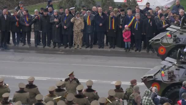 Serbatoi Con Soldati Alla Sfilata Della Giornata Nazionale Alba Iulia — Video Stock