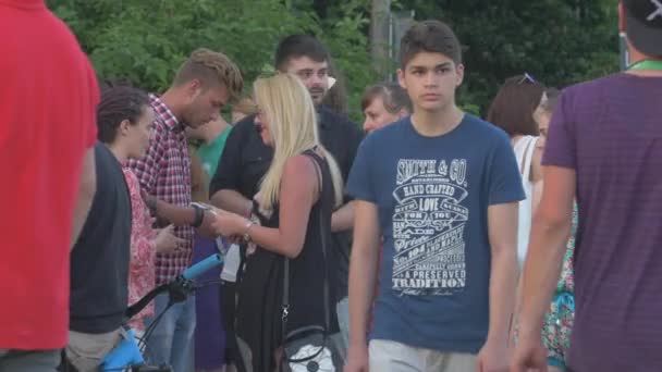 Jongeren Tieners Een Festival — Stockvideo