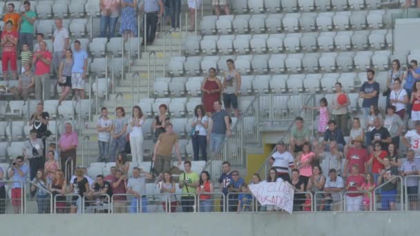 Partidarios Aplaudiendo Desde Tribuna — Vídeo de stock