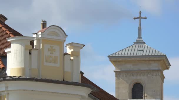 Die Spitze Des Jericho Gebäudes Und Der Katholische Domturm — Stockvideo