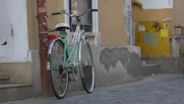 Bicicleta Apoyada Pared — Vídeo de stock