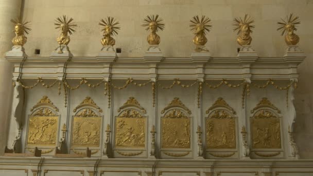 Estatuas Oro Bajorrelieves Santos Catedral Católica Alba Iulia — Vídeo de stock