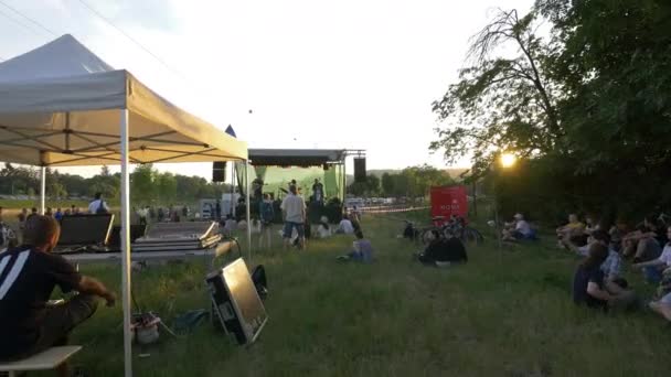 Вечер Музыкальном Фестивале River Fest — стоковое видео