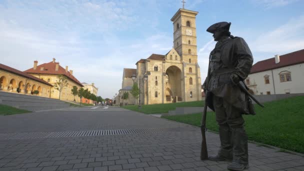 Estatua Bronce Cerca Catedral San Miguel Alba Iulia — Vídeo de stock