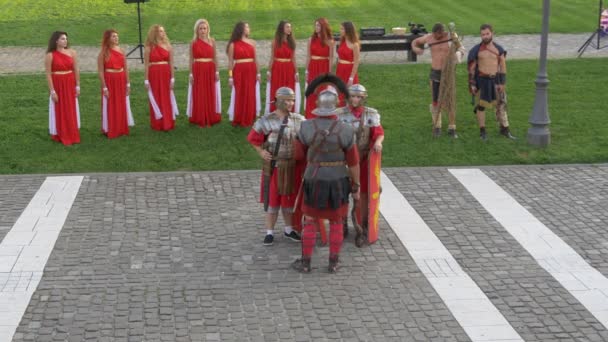 Middeleeuwse Soldaten Vrouwen Een Schets Fort Alba Iulia — Stockvideo