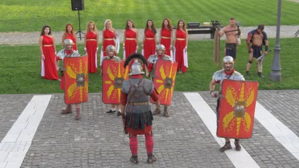 Vertegenwoordiging Van Middeleeuwse Soldaten Het Fort Van Alba Iulia — Stockvideo