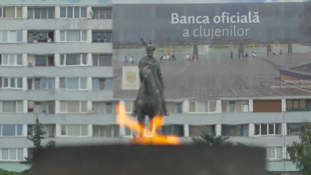Статуя Михая Витэдзу Вечный Огонь — стоковое видео