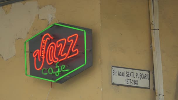 Jazz Cafe Logo Auf Einem Alten Gebäude — Stockvideo