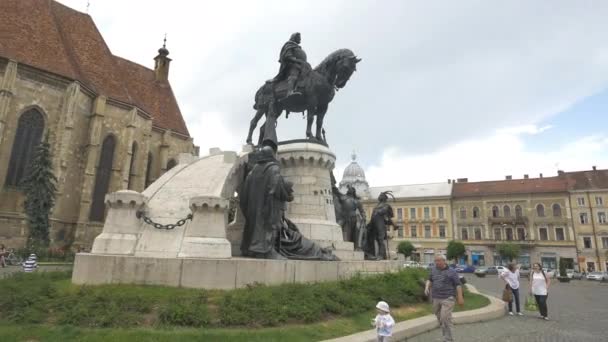 Monumento Mathias Rex Piazza Unirii — Video Stock