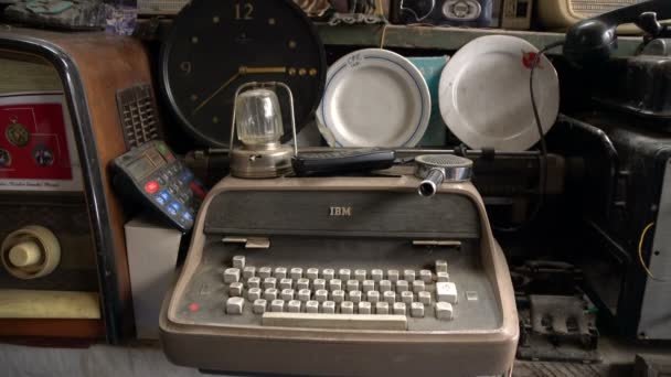 Máquina Escrever Velha Museu — Vídeo de Stock