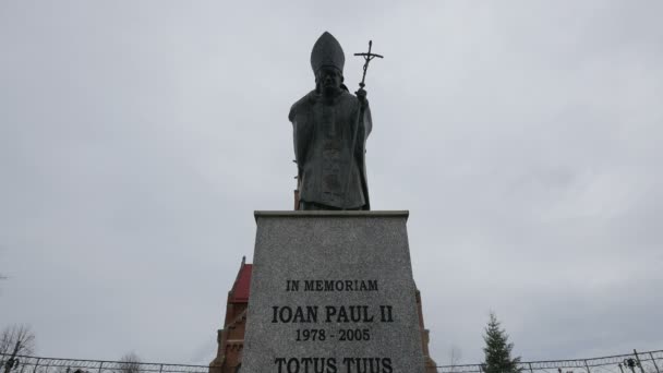 Статуя Иоанна Павла — стоковое видео