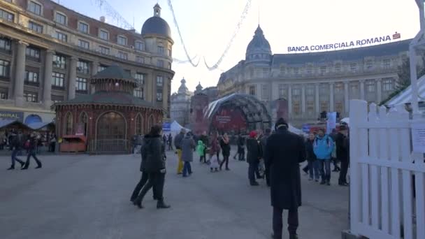 Посещение Бухарестского Рождественского Рынка — стоковое видео