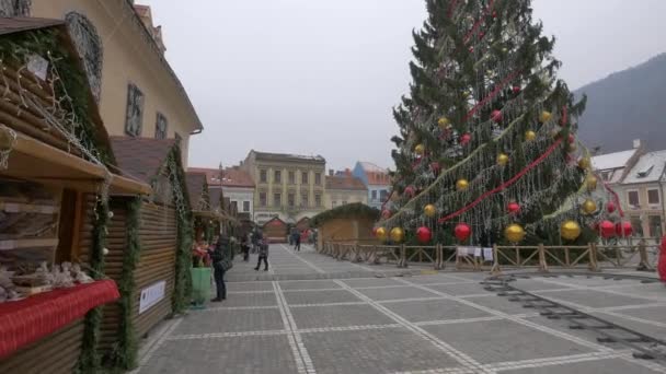 Stoiska Choinka Jarmarku Bożonarodzeniowym Brasov — Wideo stockowe