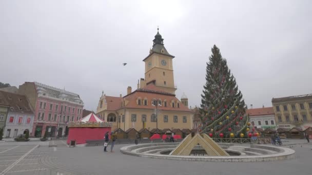Kerstboom Draaimolen Oude Binnenstad Van Brasov — Stockvideo