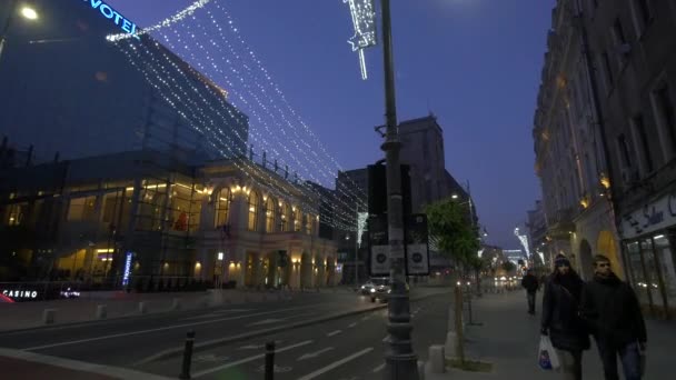 Condução Hotel Novotel Uma Noite Natal — Vídeo de Stock